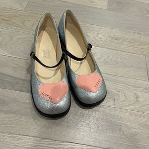 Authentic worn once Gucci girls low heels. Size 35/3 little girls
